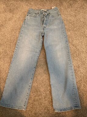 Light Blue Levi’s Strauss  ribcage straight